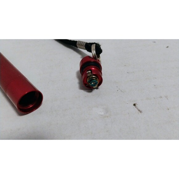 VINTAGE MAGLITE SOLITAIRE WINSTON MINI KEYCHAIN FLASHLIGHT LOT TESTED WORKING - Picture 5 of 8